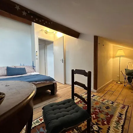 Les Volets Bleus - Charming Townhouse קפברטון