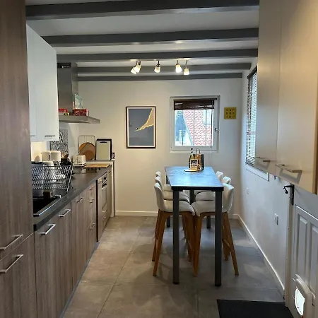 Les Volets Bleus - Charming Townhouse *