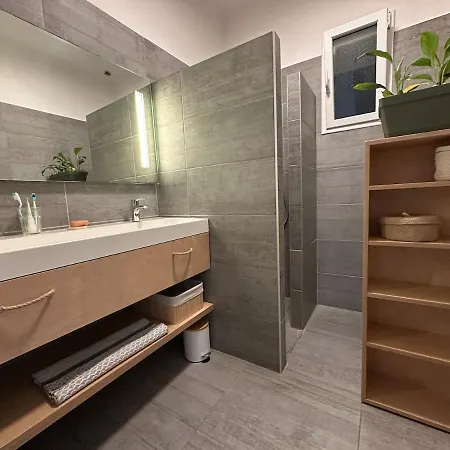 Les Volets Bleus - Charming Townhouse * קפברטון
