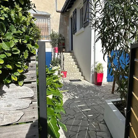 Les Volets Bleus - Charming Townhouse * קפברטון